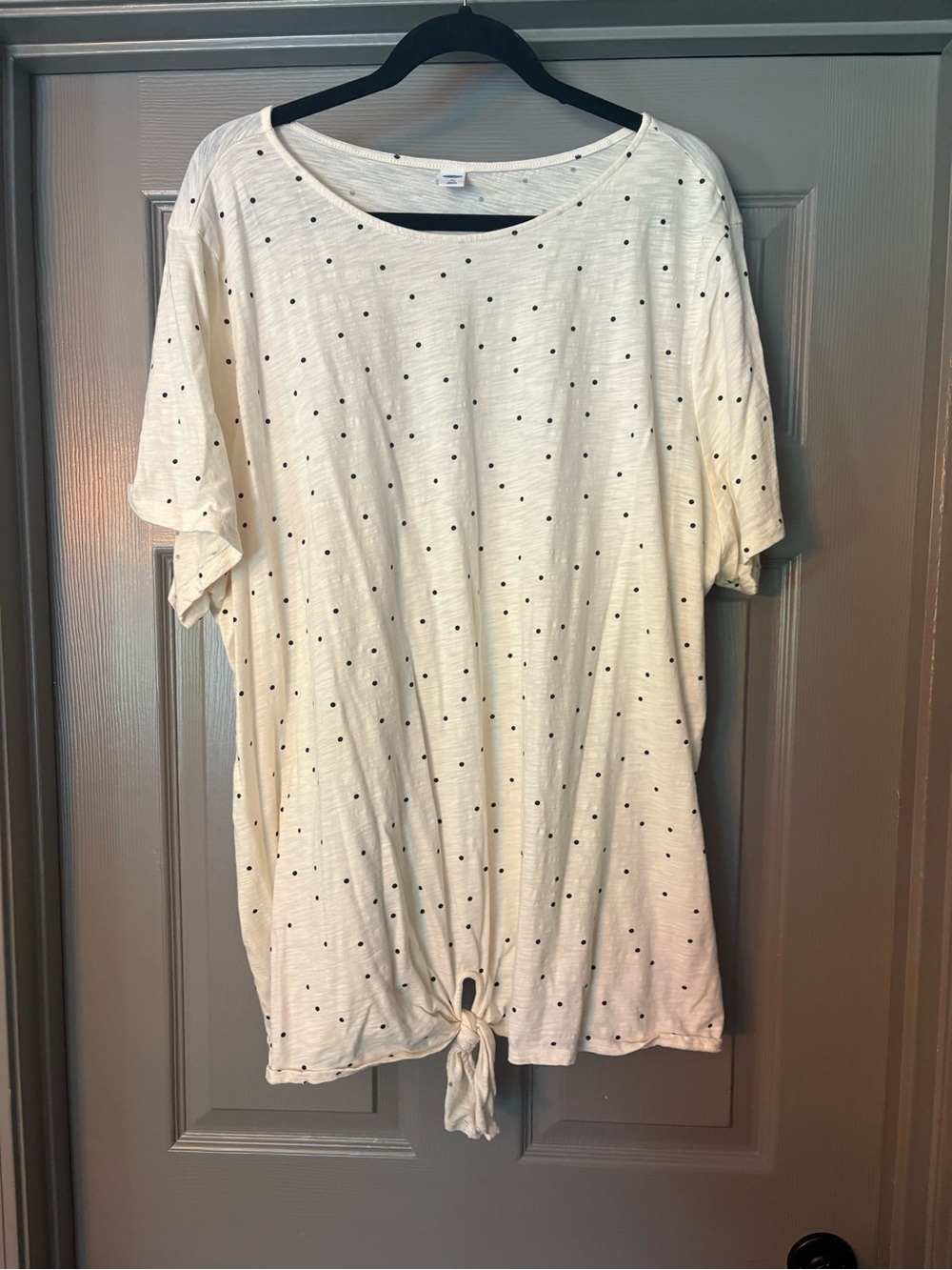 Old Navy Ivory Short-Sleeve Dot Tie-Front Tee